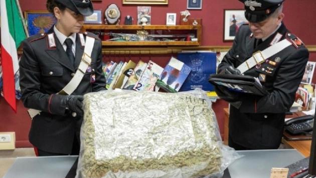 Acquista su web pastori per presepe ma arrivano 10kg marijuana