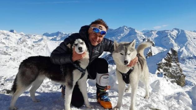 Ucciso da valanga mentre cerca suoi cani