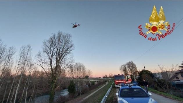 Si getta nel fiume per sfuggire alla polizia: muore annegato a Padova