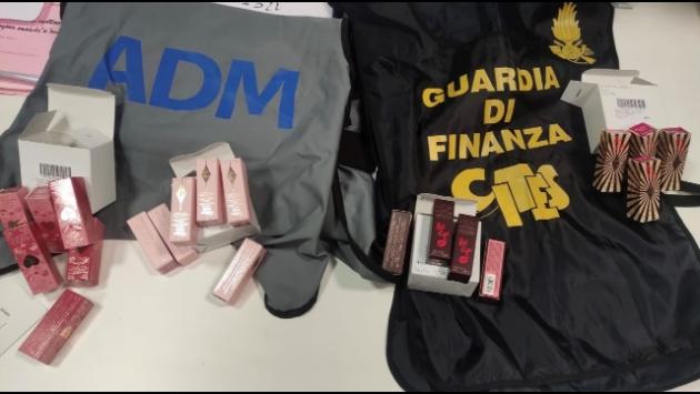 Cosmetici con fiori rari, maxi sequestro al porto della Spezia