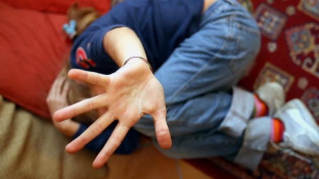 Ragazza di 14 anni pestata da coetanee, il video finisce sui social