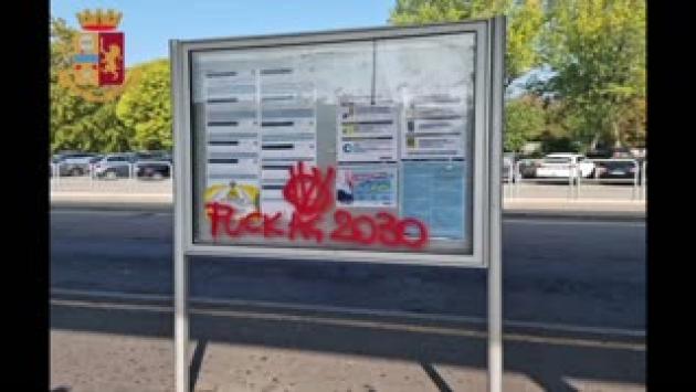 Scritte no vax a Reggio Emilia, cinque denunciati per danneggiamento - Video