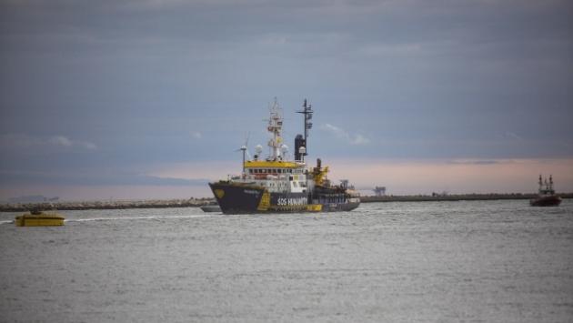 Arrivata a Ravenna la nave 'Mv Humanity 1' con 69 migranti