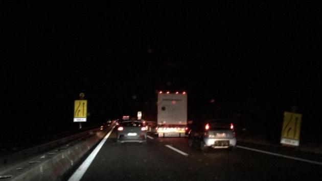 Tir invade un cantiere sull'A14: un morto e otto feriti