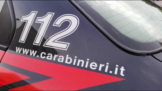 Bambina chiama il 112: "Il papà sta picchiando la mamma", arrestato