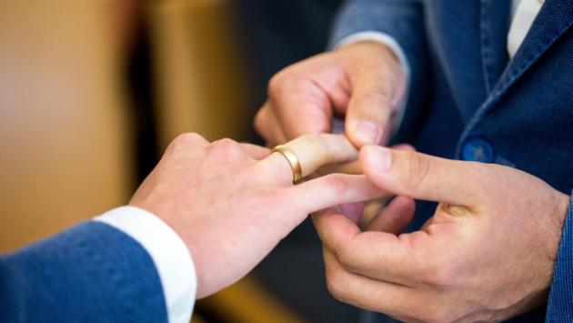 La Chiesa greca scomunica i deputati dopo la legge sulle nozze gay 