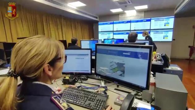 Furti in negozi di elettronica in tutta Italia: 4 arrestati. I ladri si nascondevano nei frigoriferi