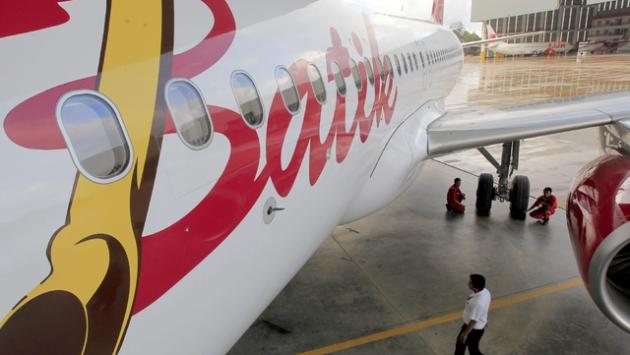 Indonesia: pilota e copilota si addormentano, aereo fuori rotta