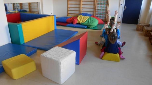 Bimbi maltrattati in un asilo nido, arrestata maestra