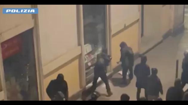 Scontri al corteo per Cospito a Torino, 18 misure cautelari