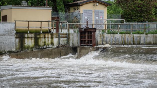 Maltempo, paura per il fiume Lambro a Milano 