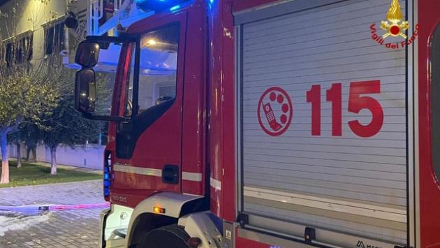 Maiatico, auto a fuoco nella notte