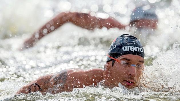 Campione di nuoto salva un dodicenne nel fiume Adda a Lodi