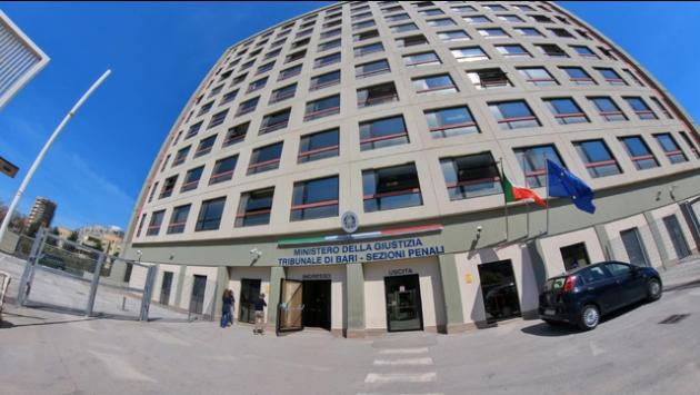 Maestra adescava minori su chat, condanna a 7 anni e 3 mesi