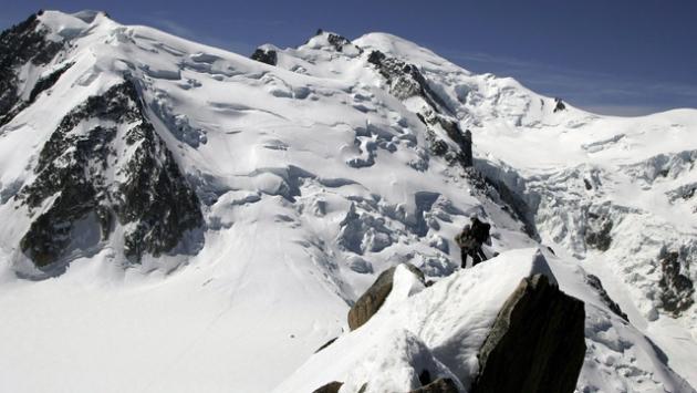 Precipitano sul Monte Bianco, morti due alpinisti spagnoli