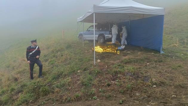 Giovane semi decapitato, tracce di sangue sulla sua auto