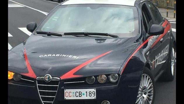 Ragazzina di 14 anni salva la mamma dai maltrattamenti del padre: 49enne denunciato dai carabinieri nel Reggiano