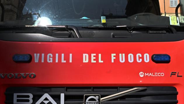 Schianto tra cinque mezzi pesanti, chiuso un tratto di A4