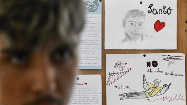 A Napoli cinquanta lettere a Santo, 'Sei l'angelo numero uno'
