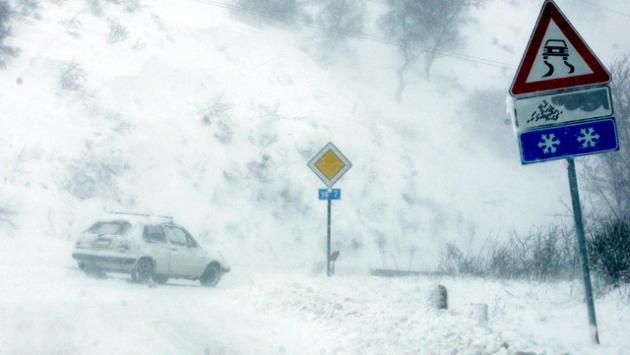 Crollo termico anche di 10 gradi nel weekend, pioggia e neve