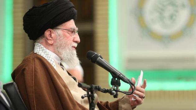 Trump: «Sappiamo dov'è Khamenei, per ora non lo uccideremo: si arrenda".  E  l'ayatollah trasferisce i poteri esecutivi ai pasdaran 