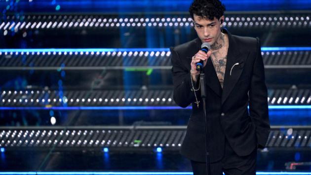 Rissa in discoteca a Porto Cervo: Tony Effe indagato con altre sette persone 
