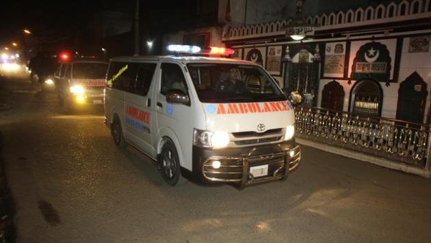 Bangladesh, si schianta aereo militare su scuola, 16 morti