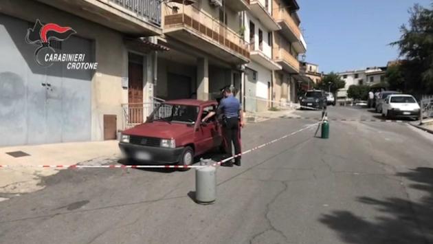 Ferisce l'ex moglie a coltellate, arrestato 72enne nel crotonese