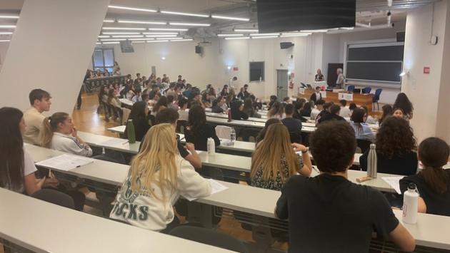 Domani al via lezioni per ingresso a Medicina senza test