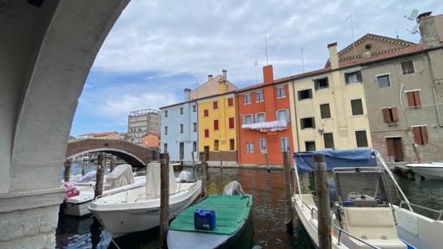 Turista accoltellata per strada a Chioggia, sospetti su 25enne