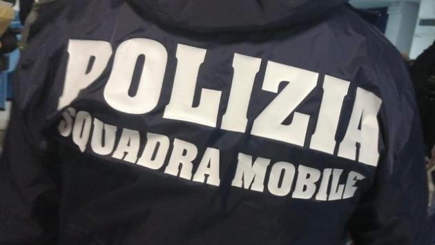 Impone neomelodico a feste piazza, esponente clan in manette