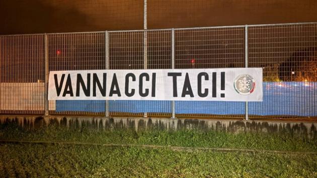 'Vannacci taci', striscioni CasaPound dopo parole pro sgombero