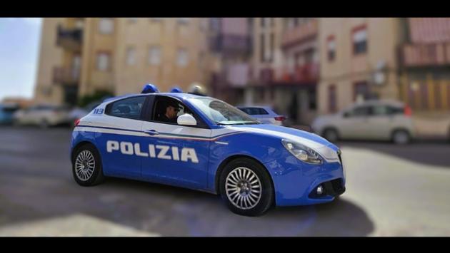 Omicidio a Napoli: donna ferita dal marito reagisce, lo accoltella e lo uccide 