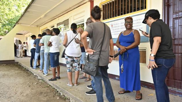 La Giamaica al voto, lunghe code ai seggi ed esito incerto