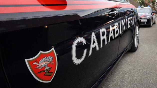 Offre soldi a una minore per foto intime, denunciato a Parma