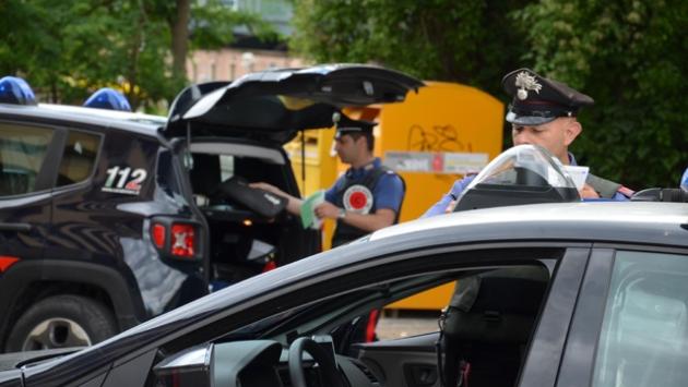 Scappa all'alt con la droga, denunciato nel Pisano