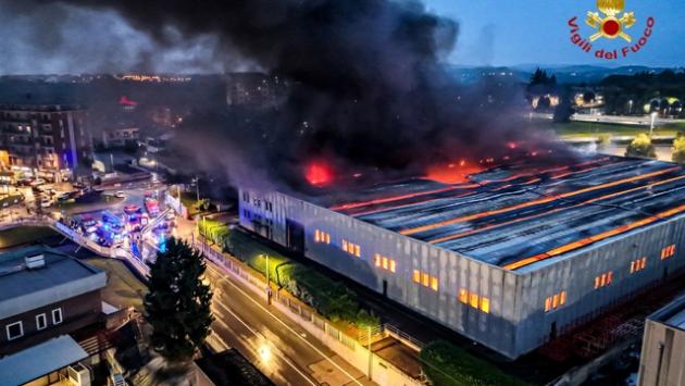Incendio nel Torinese: Arpa, inquinanti tornati nella norma