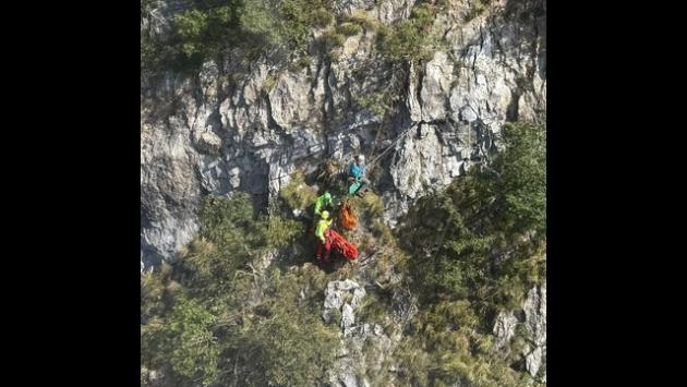 Smottamento roccioso su cresta Apuane, salvati cinque alpinisti