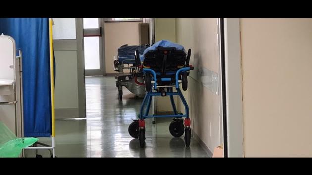 Muore al pronto soccorso in attesa di una visita, 8 indagati