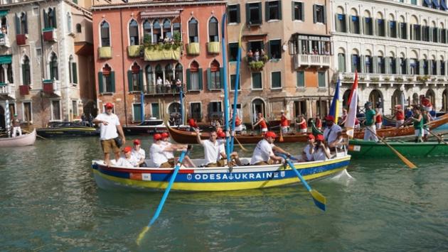 La Regata Storica di Venezia ricorda Trentini e l'Ucraina
