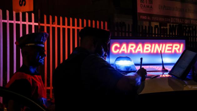 Minorenne in stato di choc in strada, si indaga per abusi