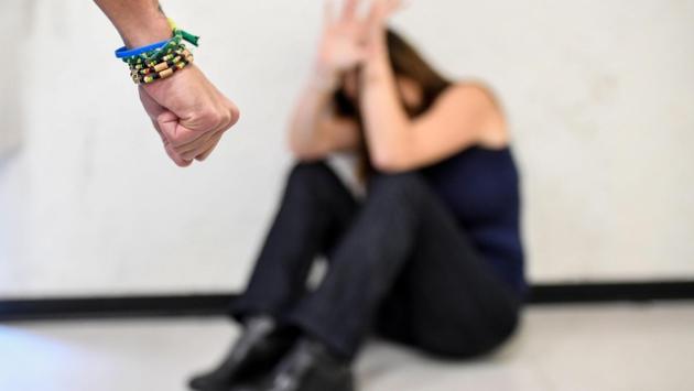 Abusi su una 17enne,arrestati due fratelli, uno minore