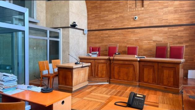 Uccise il padre con 99 coltellate, rinviato a giudizio