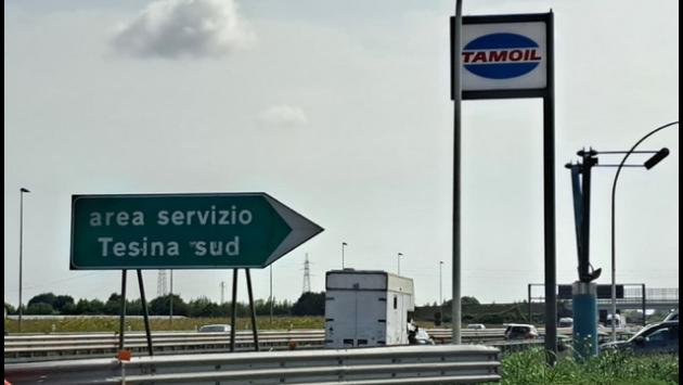 Trovata auto rubata che ha travolto agente, conducente fuggito