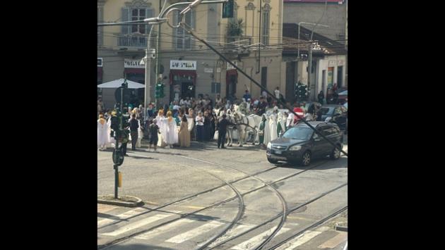 Torino, matrimonio con cavalli manda il traffico in tilt