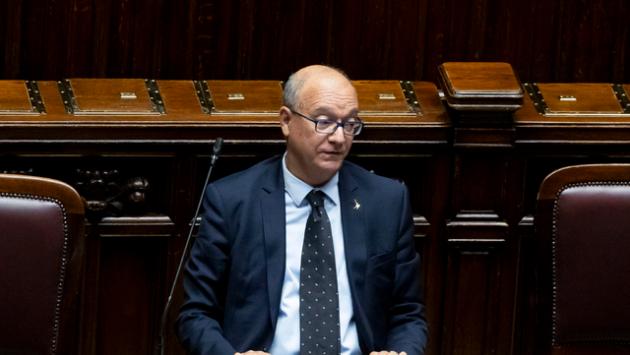 Valditara telefona al padre del quindicenne suicida