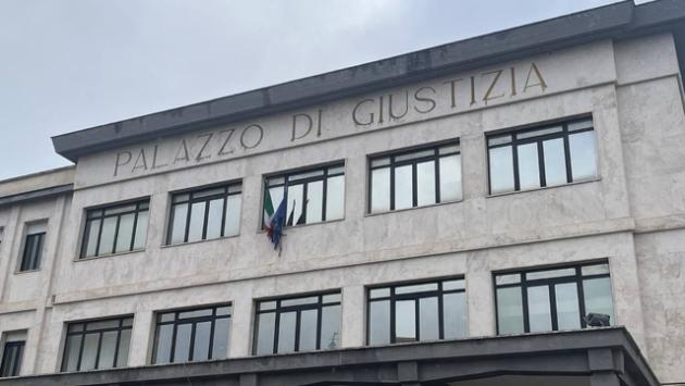 Abusi su una 12enne, minore nega violenze