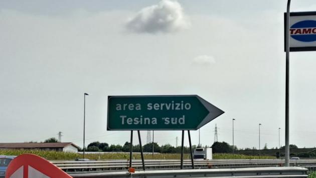 Identificato uomo che ha investito agente in A4, è in fuga