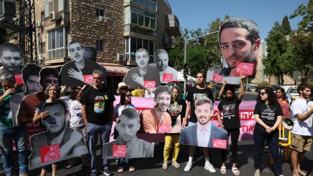 Famiglie ostaggi 'terrorizzate' dichiarano stato emergenza