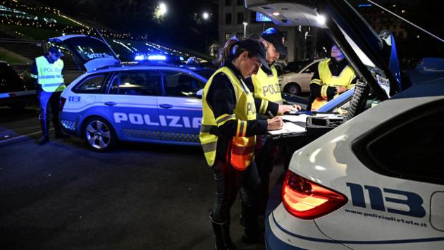 Minori su un'auto rubata non si fermano all'alt e si schiantano